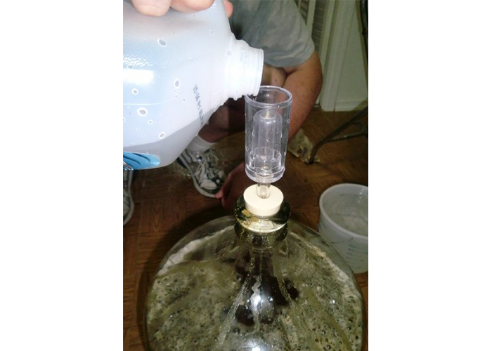 Filling airlock with water